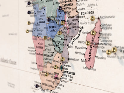 Carte du Monde Personnalisée sur Toile avec Épingles - Ambiance Pastel