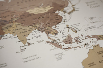 Carte du Monde Personnalisée sur Toile avec Épingles - Choco Latte